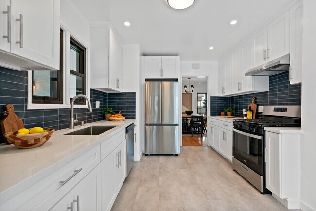 Building Photo - 8702 S 4th Ave