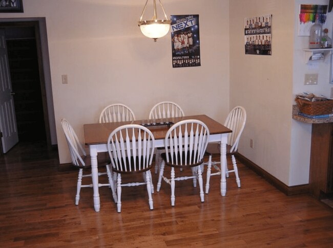 Building Photo - 128 Waller Ave