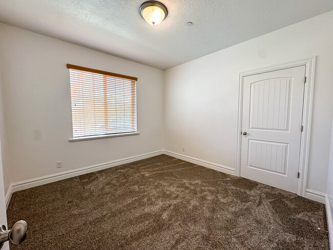 Building Photo - 248 S 550 W