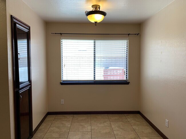 Building Photo - 6745 Ridge Top Dr