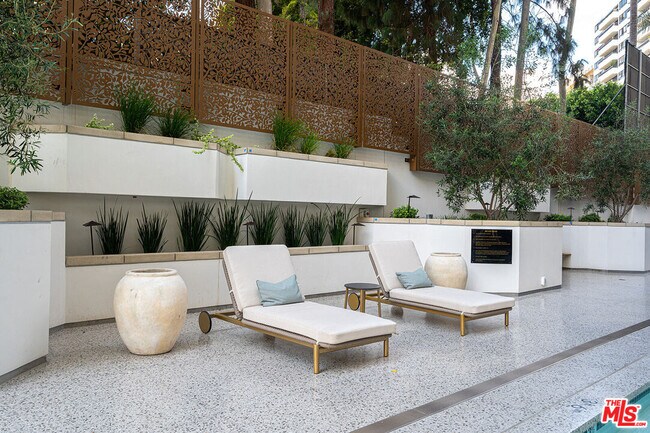 Building Photo - 10601 Wilshire Blvd