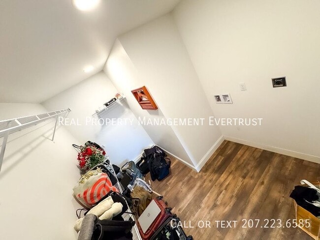 Building Photo - 15 E Cote St