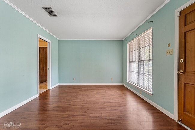 Building Photo - 3 Bedroom 2 bath Brick Home!