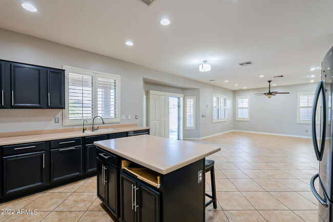 Building Photo - 24876 W Rosita Ave