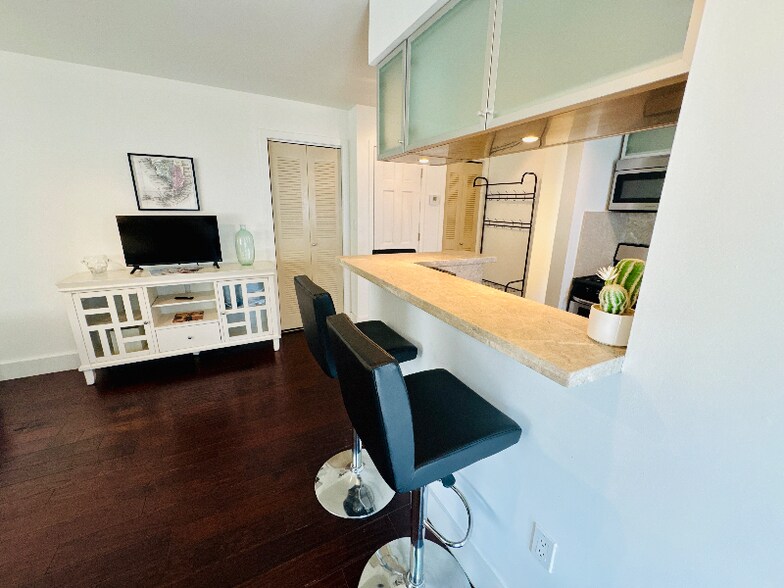 Building Photo - 741 6th St