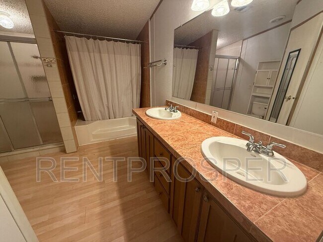 Building Photo - 18240 Lynbrook Rd