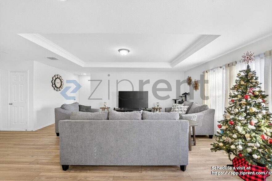 Building Photo - 2301 Vlg Crk Ln