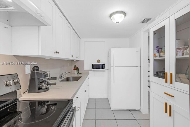 Building Photo - 1675 W 57th St