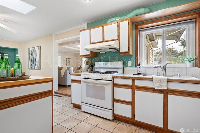 Building Photo - 11807 96th Ave SW