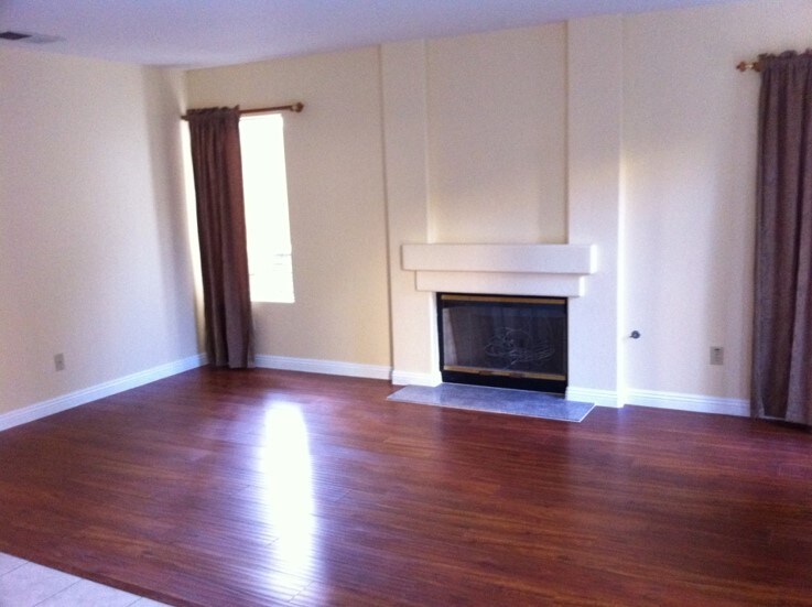 Building Photo - 739 Avenida Abeja