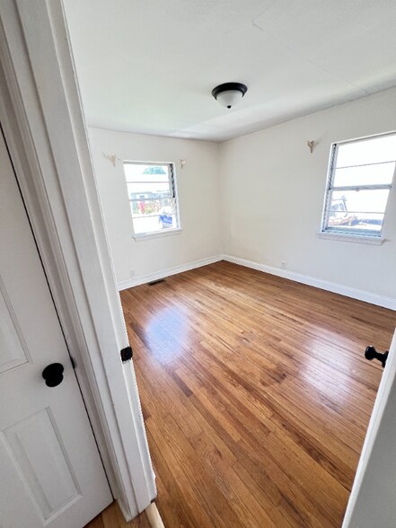 Building Photo - 15 Mann Ct