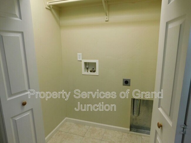 Building Photo - 1105 Alexander Ct