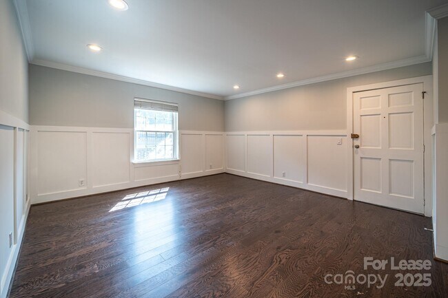 Building Photo - 2626 Park Rd