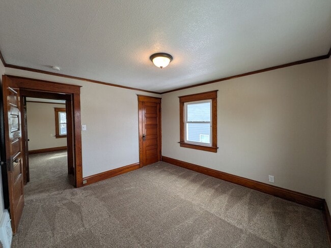 Building Photo - Large 4 Bedroom Home with Garage, Deck, & Fence!