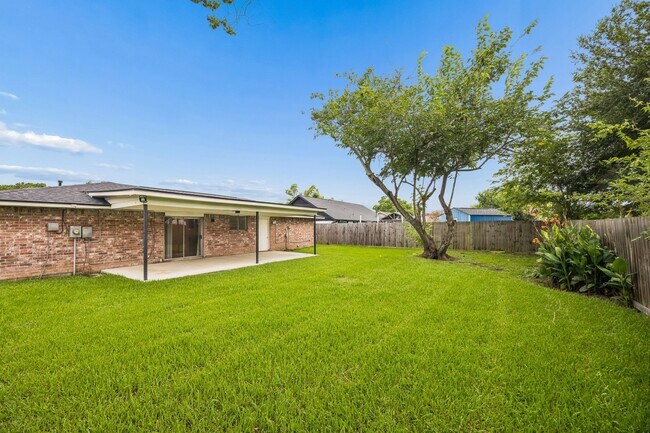 Building Photo - 12211 Pompton Dr
