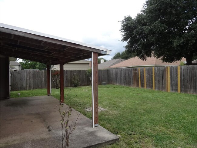 Building Photo - 34602 Lake Side Dr