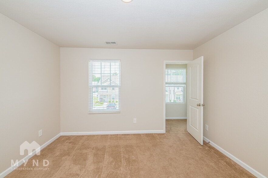 Building Photo - 250 Yorktown Ln