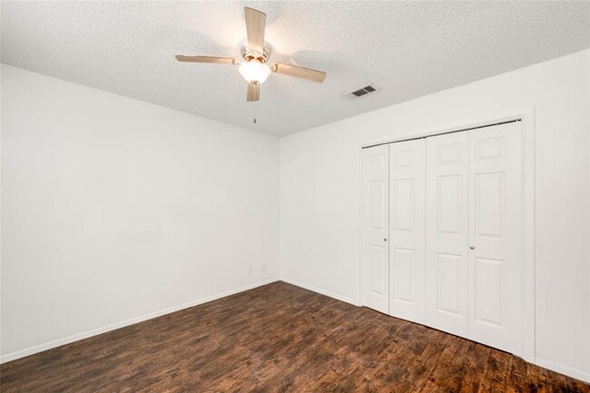 Building Photo - 3306 Dolphin Dr