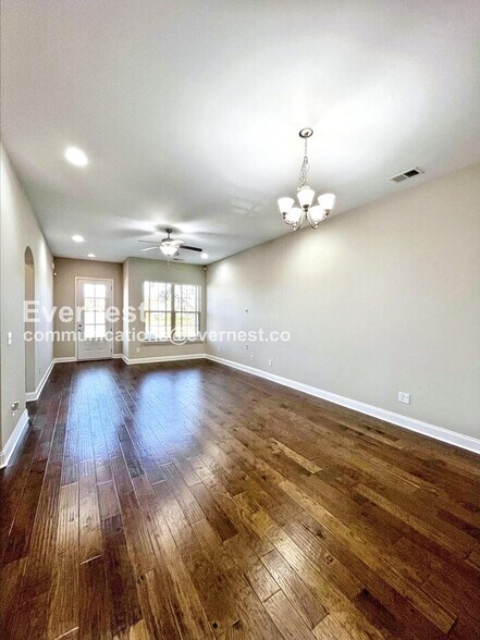 Building Photo - 2067 Inland Dr