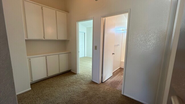 Building Photo - (APPLICATION PENDING) West Lancaster Home in a cul-de-sac