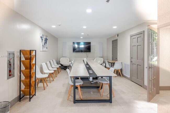 Building Photo - 19999 E Country Club Dr