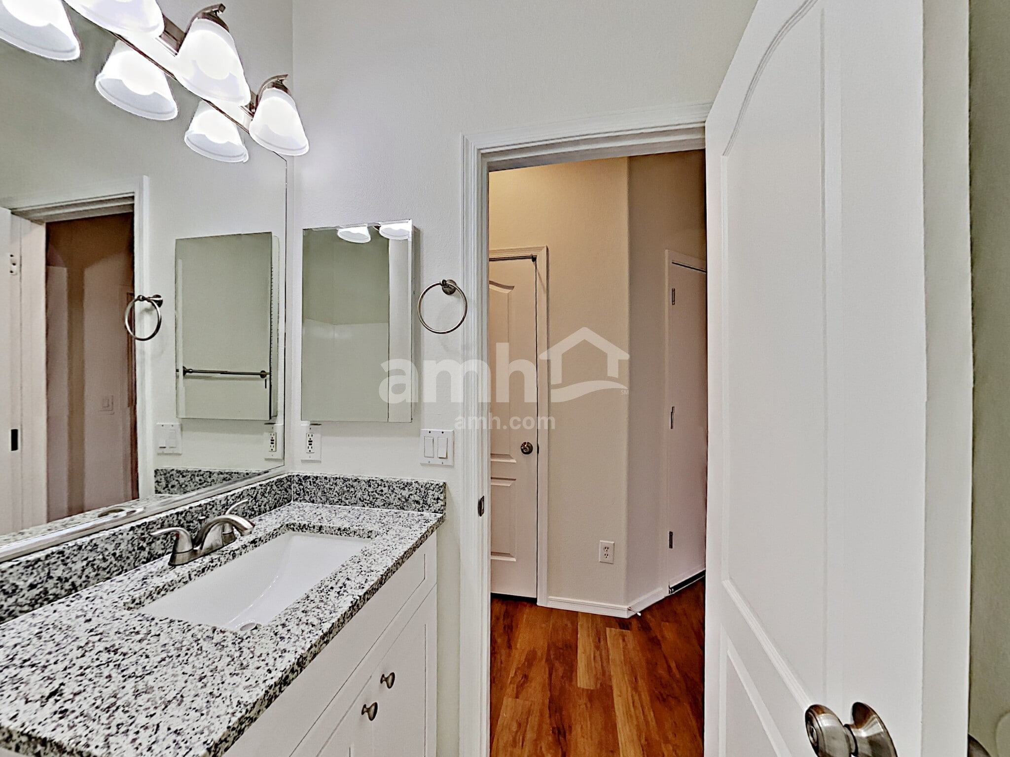 Building Photo - 9427 W Potter Dr