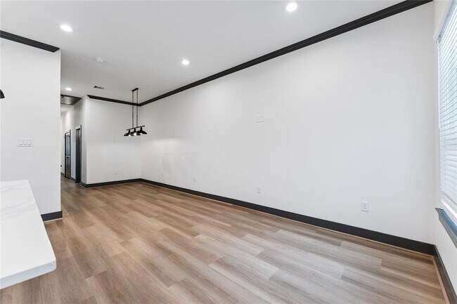 Building Photo - 7038 Smilax St