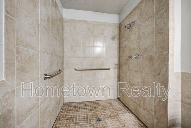 Building Photo - 605 W Clarke St