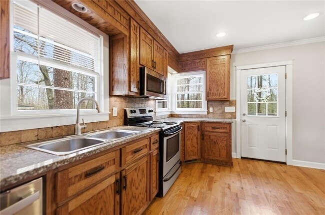 Building Photo - 1241 Park Blvd