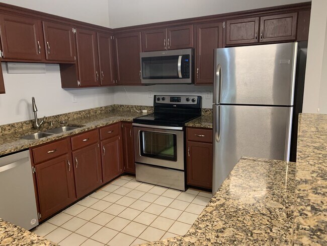Building Photo - Great Eden Prairie location! 3 Bed/2 Bath ...