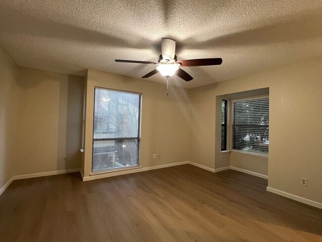 Building Photo - Updated South Natomas Condo