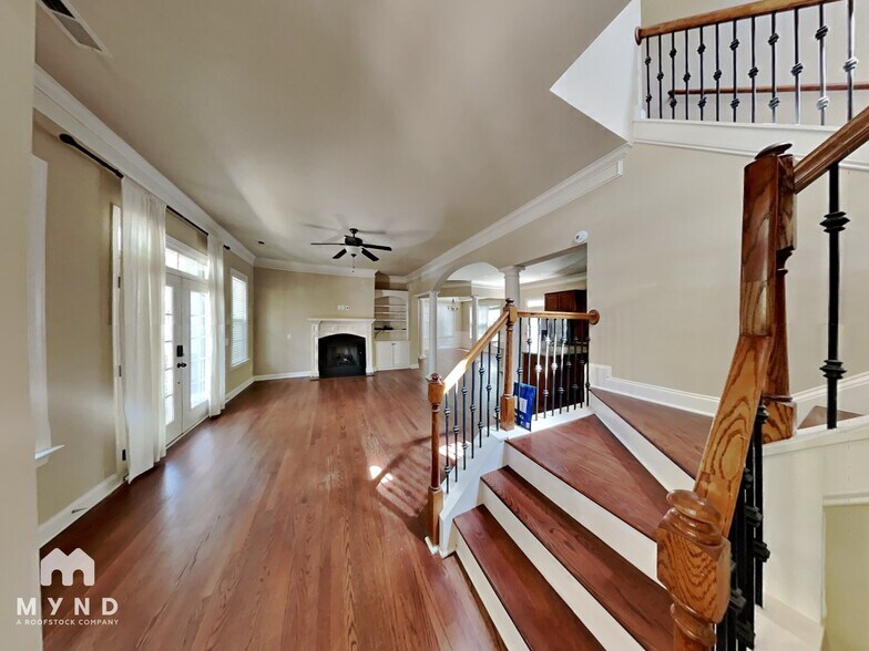 Building Photo - 807 Herrin Ave