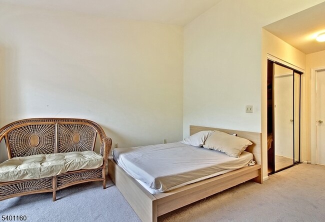 Building Photo - 62 Bentley Ct