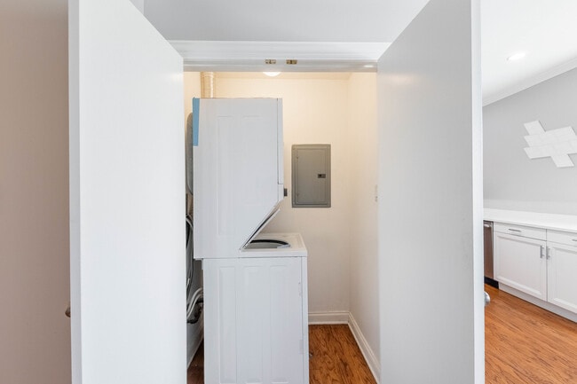 Building Photo - 4938 S Drexel Blvd
