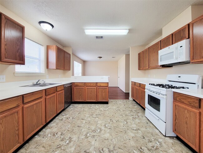 Building Photo - 19718 Byron Meadows Dr