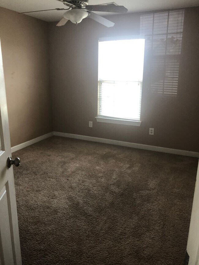 Building Photo - Beautiful 4-Bedroom,2.5-Baths with Two Car...
