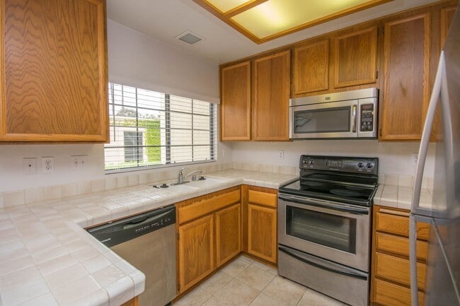 Building Photo - Spacious Dual-Master Condo!