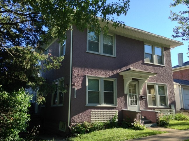 Building Photo - 1209 E 9th St