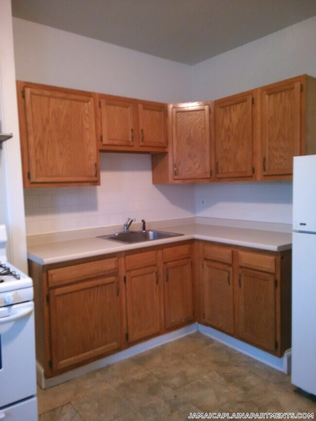 Building Photo - 36 Mozart St
