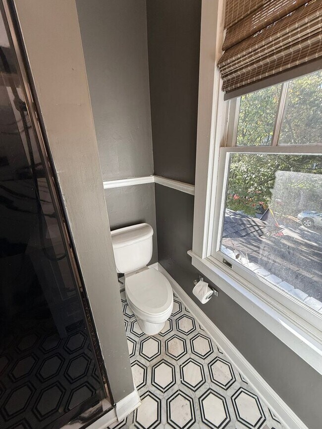 Building Photo - 3 Bedroom 1.5 bath Fan home for rent