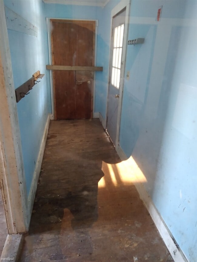 Building Photo - 3 br, 1 bath House - 212 South Street