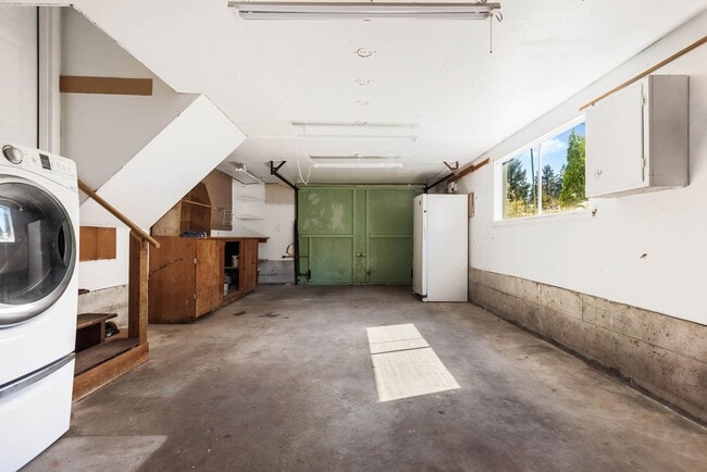 Building Photo - 517 Pecks Dr
