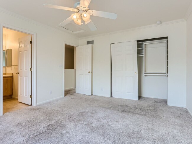 Building Photo - Amazing 2BR, 3BTH w/Garage in First Creek