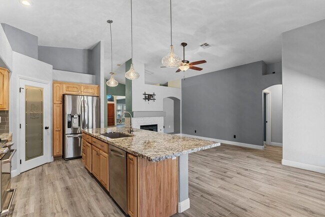 Building Photo - Spacious Single Story, 4 Bedroom "Henderso...