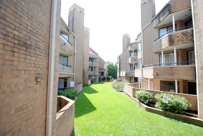 Building Photo - 5210 Weslayan St