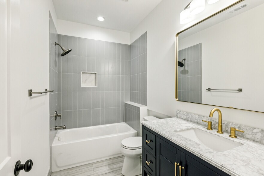 Building Photo - 2611 Charlesgate Ave
