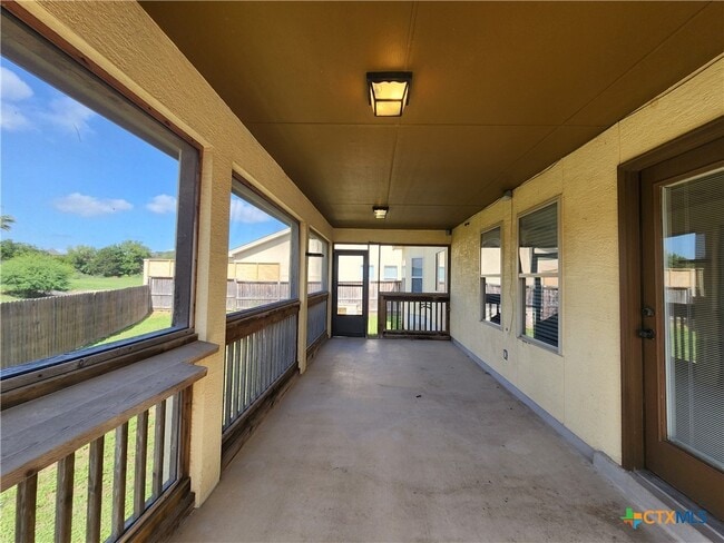 Building Photo - 803 Lodge Creek Dr