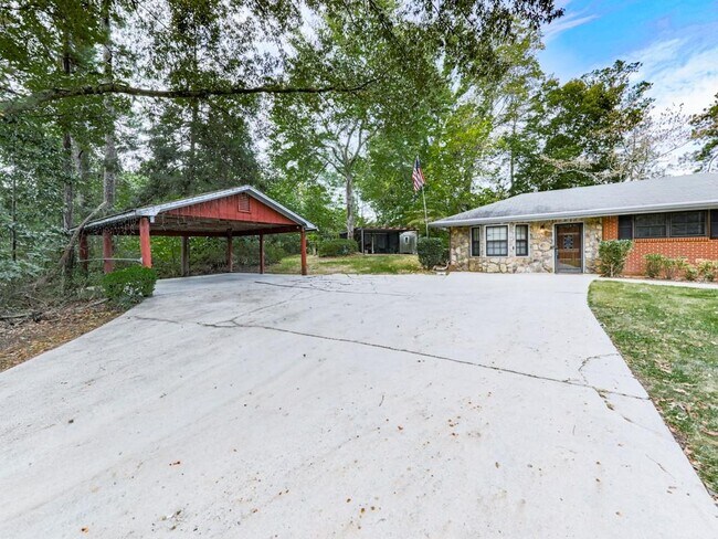 Building Photo - 5480 Burgess Dr