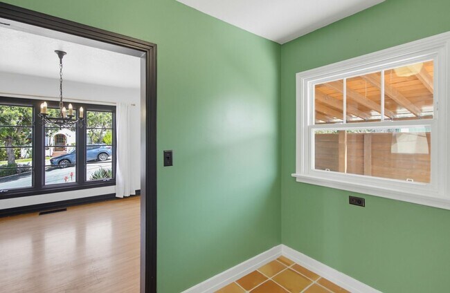 Building Photo - Historic Charm Meets Modern Living – Stunning 5 Bedroom Home on Iconic Myrtle Avenue
