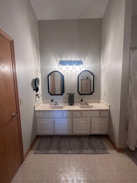 Building Photo - 442 Meadowridge Cir